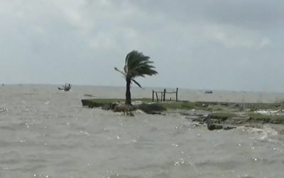 উত্তাল মেঘনা, হাতিয়ার সঙ্গে সারাদেশের নৌ যোগাযোগ বন্ধ